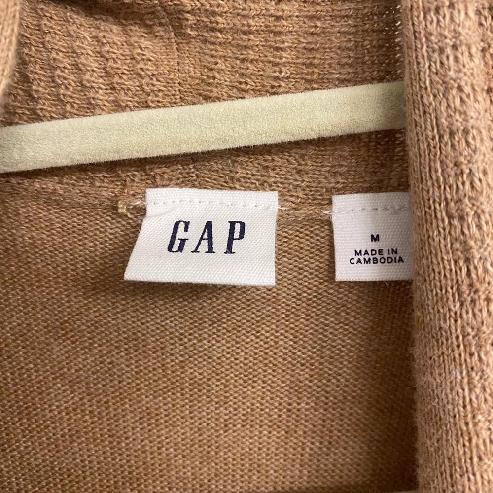 GAP Cardigan - Picture 2 of 2